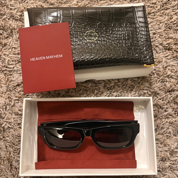SLOANE BLACK SUNGLASSES - Picture 7 of 11